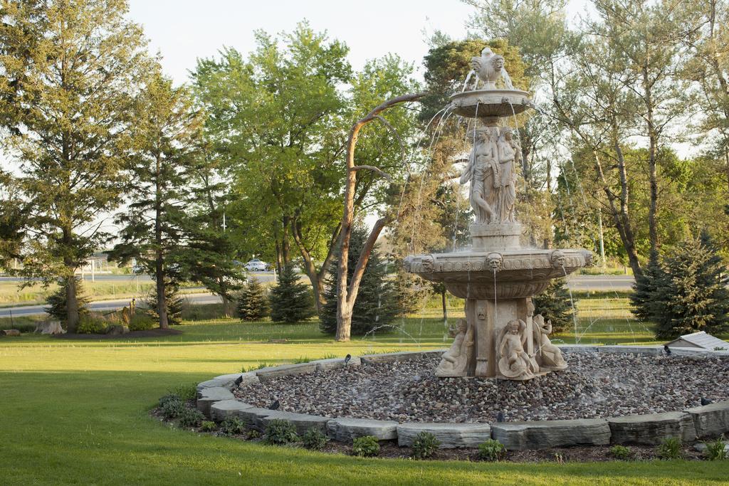Elmhurst Inn&Spa Ingersoll Exterior foto